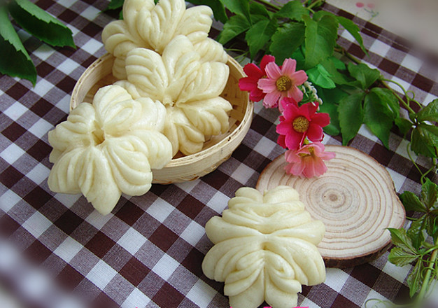 The Chrysanthemum Rolls that You Can Tear and Eat are Not Only Delicious, But Also Beautiful! recipe