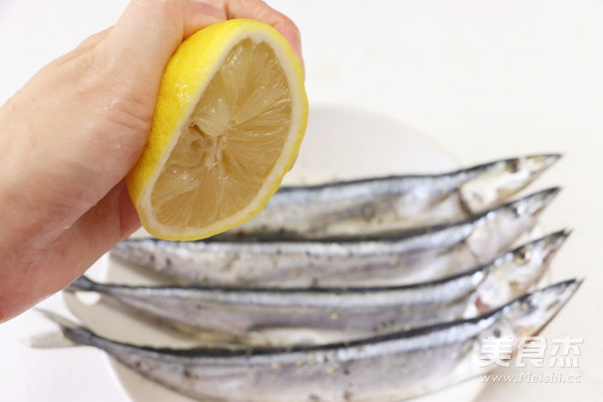 Grilled Saury with Lemon recipe