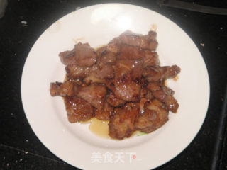 Pork Neck with Onion and Black Pepper recipe