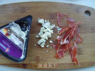 [food is Still Ring Western Food Competition Area]: The Heavy Taste in Cheese---blue Cheese Salad recipe