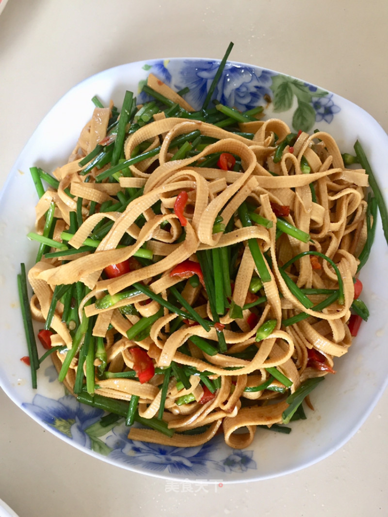 Stir-fried Bean Curd with Leek Flower recipe