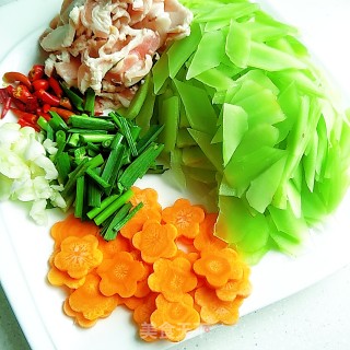 Stir-fried Green Bamboo Shoots and Carrot Slices recipe