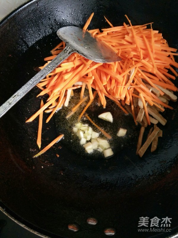 Sauteed Claypot Rice with Stir-fried Three Silks recipe