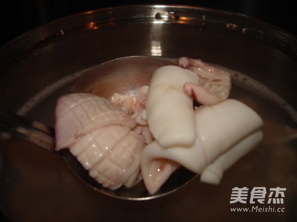 Stir-fried Squid with Leek Moss and Clean Up recipe