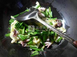 Stir-fried Leishan with Chinese Chives recipe