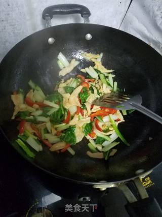 Vegetarian Chicken Wings and Red Pepper Stir-fried Chinese Cabbage recipe