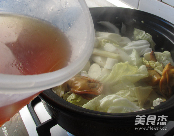 Thick Soup and Umami Hot Pot recipe