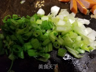 Fried Noodles with Tomato Crispy Sausage recipe