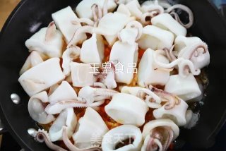 Baked Squid with Yellow Pepper Sauce recipe