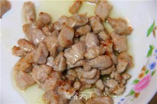 Fresh Taste of Early Summer, Fried Diced Pork with Small Peas recipe