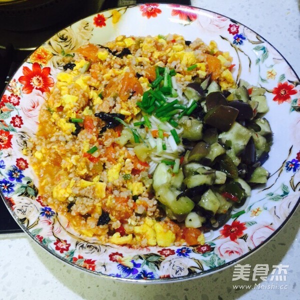 Chopped Pepper, Tomato, Egg, Minced Meat and Eggplant Noodles recipe