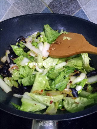 Stir Fried Fungus with Cabbage recipe