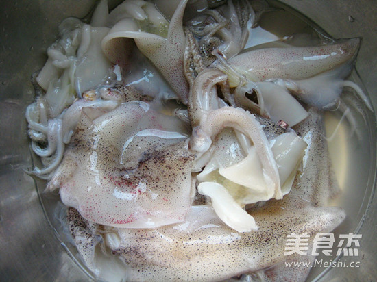 Fried Pen Tube Fish with Sauce recipe