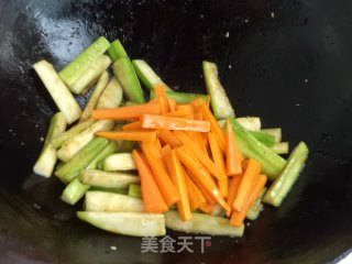 Stir-fried Loofah with Carrots recipe