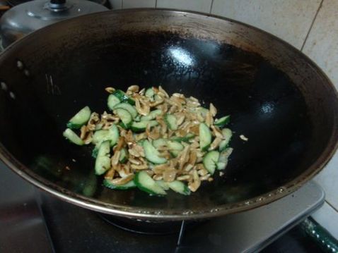 Fried Cucumber Slices with Walnuts recipe