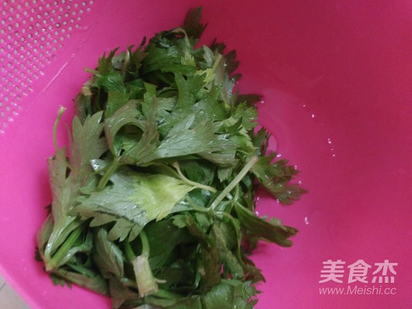 Celery Leaf Noodles recipe