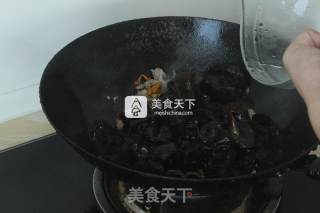 Stir-fried Fungus with Pork and Cordyceps recipe
