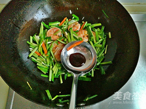 Shrimp with Leek and Cashew Nuts recipe