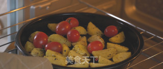 I'm Very Gentle When I Can Cook A Steak with Roasted Potatoes. I'm Going to Get Married! recipe