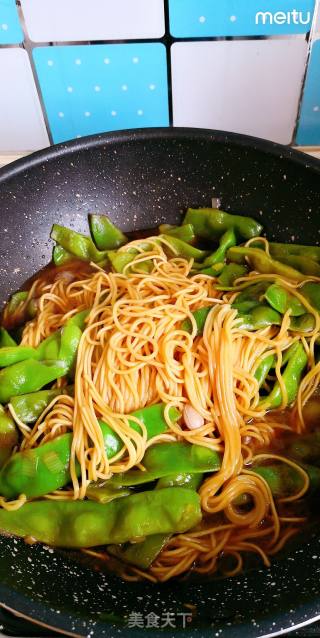 Braised Noodles with Beans recipe