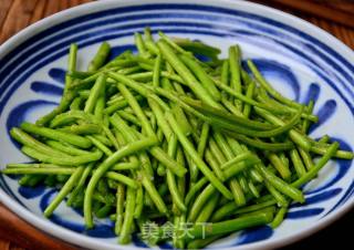 Stir-fried Artemisia recipe