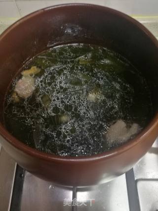 Seaweed Pork Ribs Soup recipe