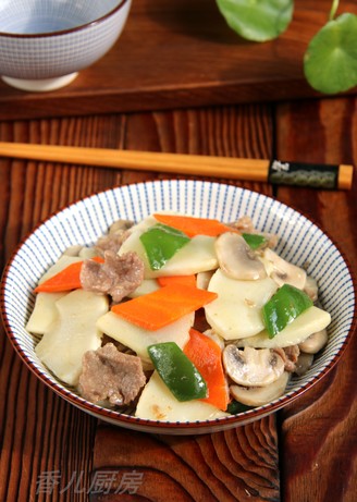 Stir-fried Pork with Fresh Bamboo Shoots and Mushrooms