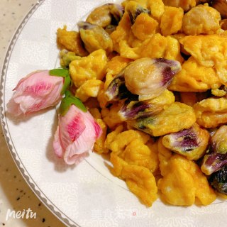 Hibiscus Scrambled Eggs recipe