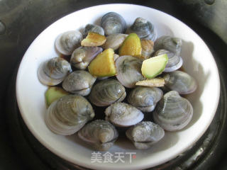 Steamed Round Clams recipe