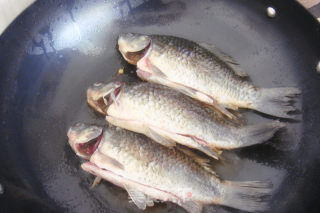 Homemade Braised Small Crucian Carp recipe