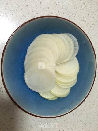 Refreshing Hot and Sour White Radish recipe