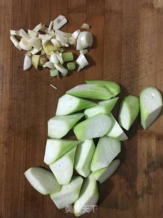 Clam Loofah Soup recipe