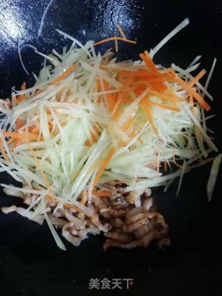Stir-fried Shredded Pork with Lettuce recipe