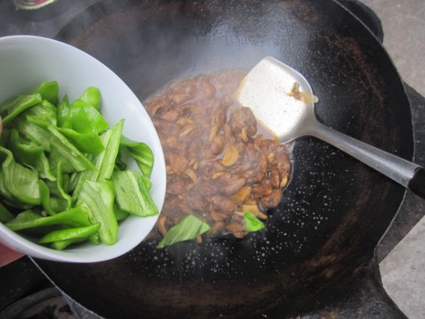 Stir-fried Chicken Hearts with Hot Peppers recipe