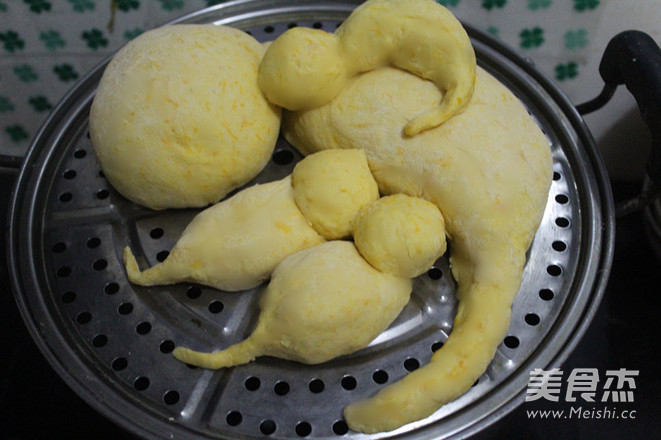 Pumpkin Puree Cute Cat Meat Buns recipe