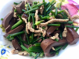 Stir-fried Pork Blood with Shredded Pork and Leek recipe