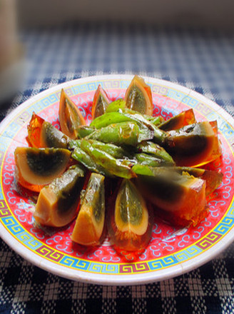 Green Pepper Mixed with Preserved Egg recipe