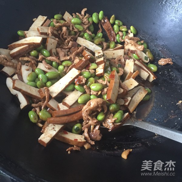 Stir-fried Shredded Pork with Fragrant Dried Edamame recipe