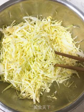 How to Make Delicious Small Pickles with Cabbage recipe