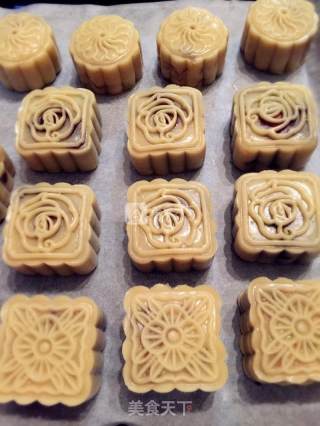 #新良第一届烤培大赛#cantonese Style·egg Yolk Bean Paste Mooncake recipe