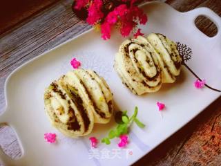 Black Sesame Flower Roll recipe