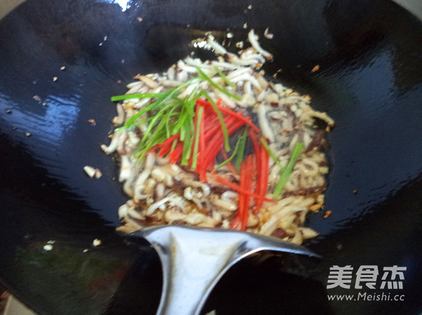 Stir-fried Silver Bud with Fresh Mushrooms recipe