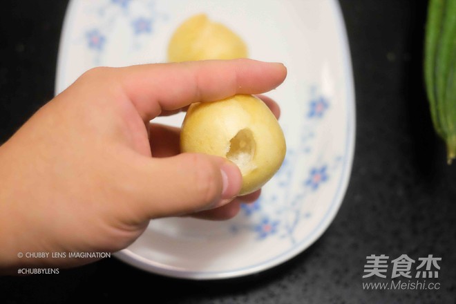 Stir-fried Loofah with Oily Gluten recipe