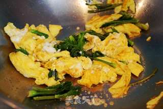 Scrambled Eggs with Spiny Sprouts recipe