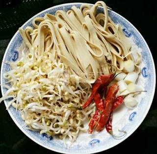 Spicy Stir-fried Bean Sprouts and Bean Curd recipe