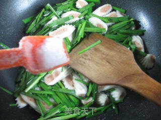 Stir-fried Scallop Balls with Leek recipe
