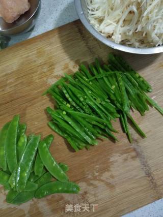 Fried Enoki Mushrooms with Snow Peas recipe