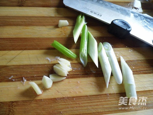 Stir-fried Duck with Wild Pepper recipe