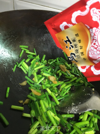 Stir-fried Small River Prawns with Leek Flowers recipe