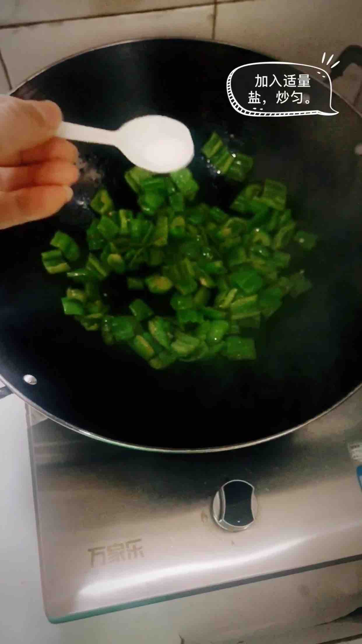 Stir-fried Sausage with Green Pepper recipe